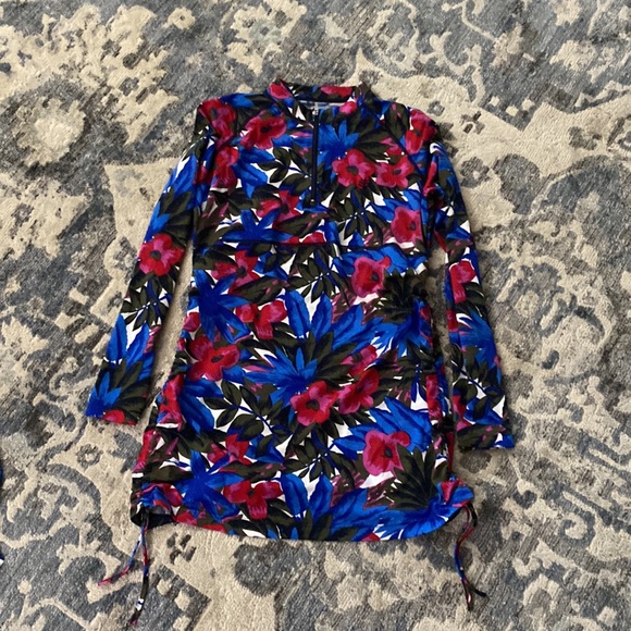 Medium Ruched Rashguard - Picture 2 of 2